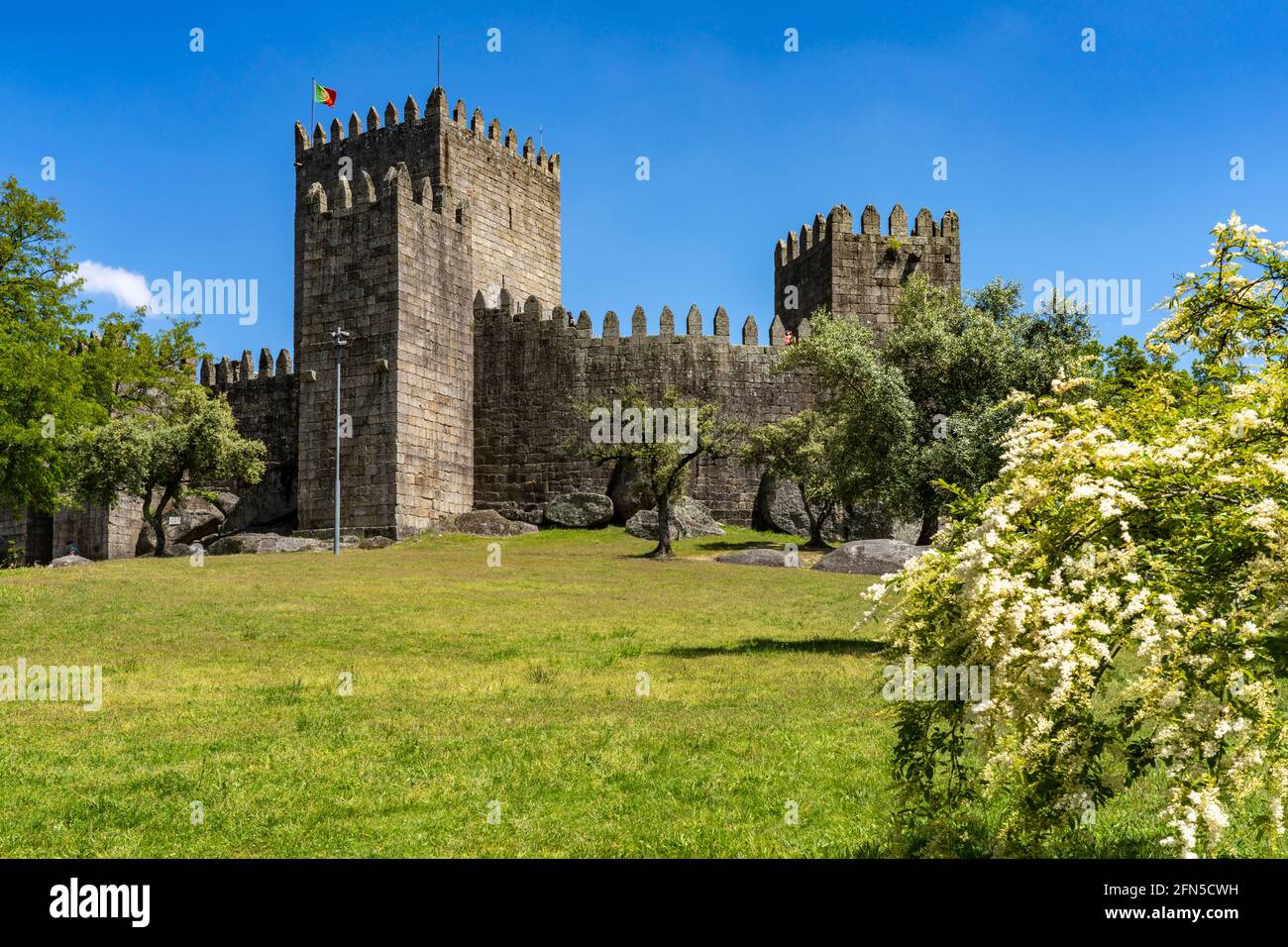 Die alte romanische Burg von Guimaraes, Portugal, Europa | forteresse médiévale Château de Guimaraes, Guimaraes, Portugal, Europe Banque D'Images