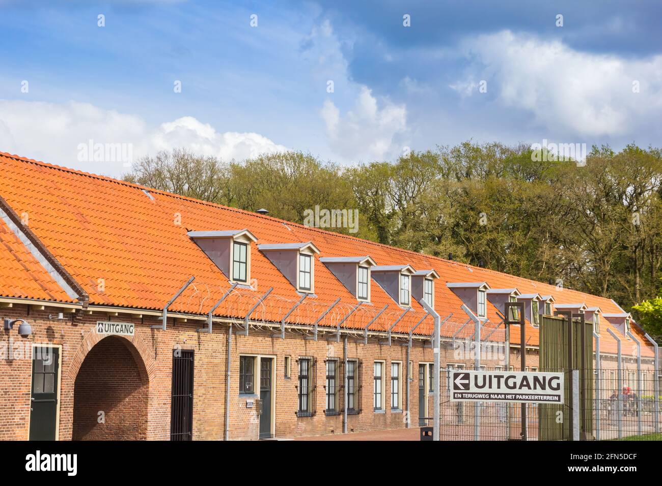 Barbelés à la sortie de l'ancienne prison de Veenhuizen, pays-Bas Banque D'Images