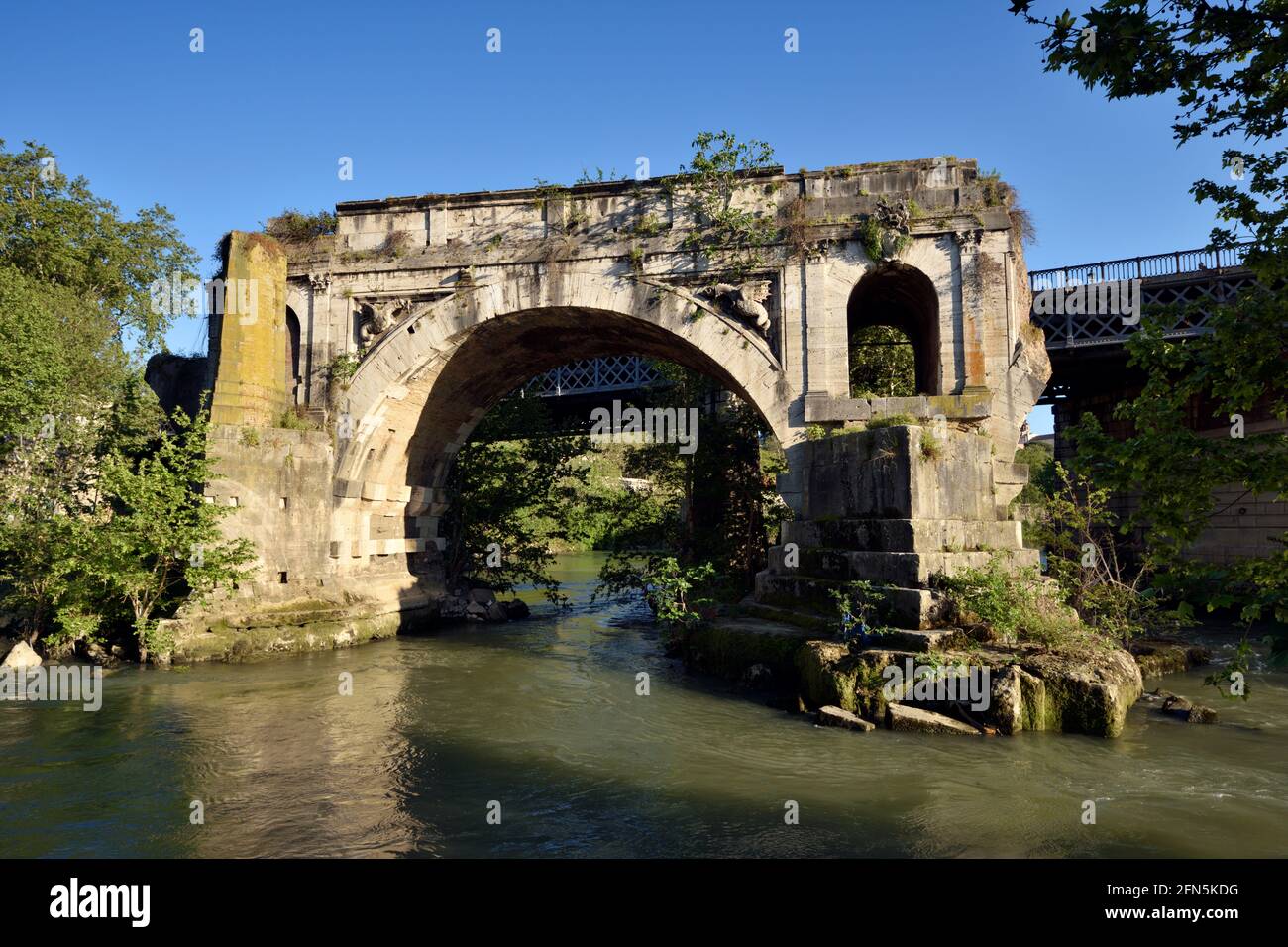 Italie, Rome, Tibre, Ponte Rotto (pont cassé), Pons Aemilius, ancien pont romain Banque D'Images