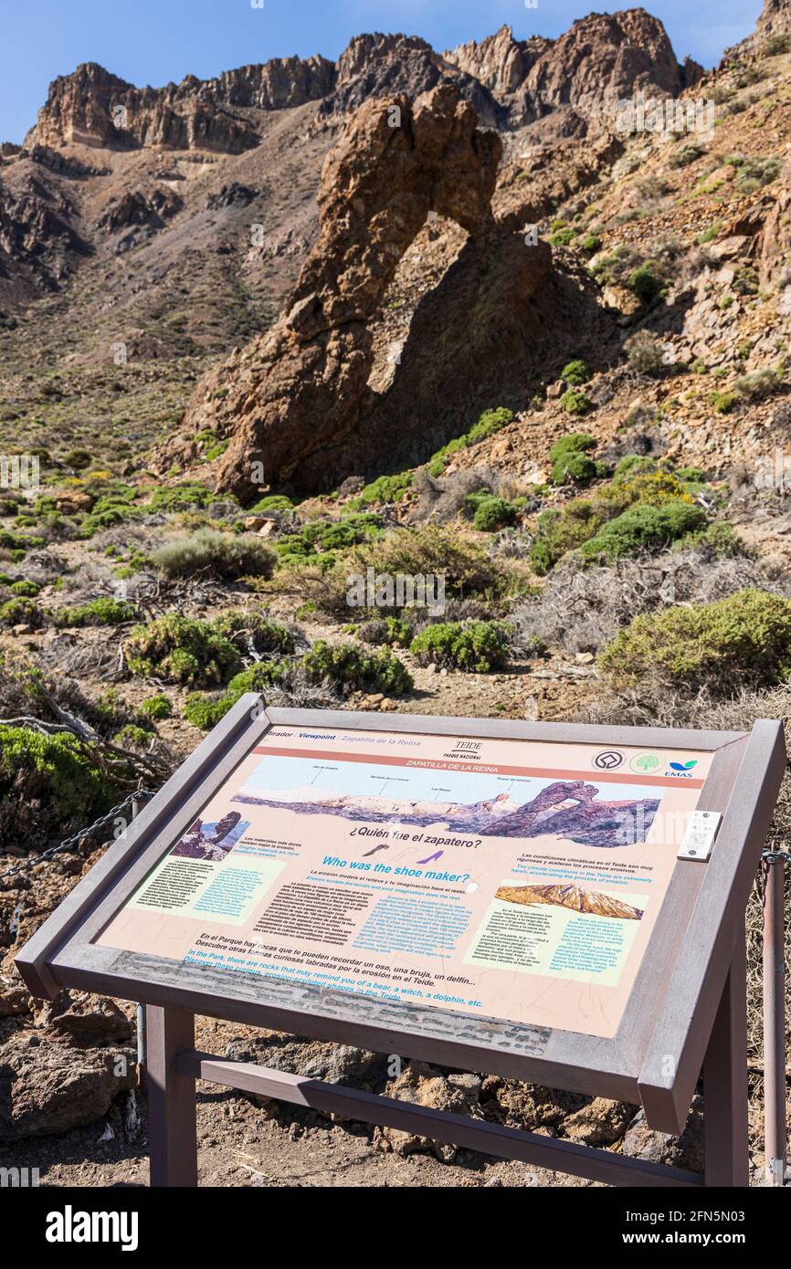 Formation de roche volcanique connue sous le nom de Queens Slipper, Zapatilla de la Reina, sculptée par l'érosion du vent et de la pluie, avec le signe explicatif dans le Las Cana Banque D'Images