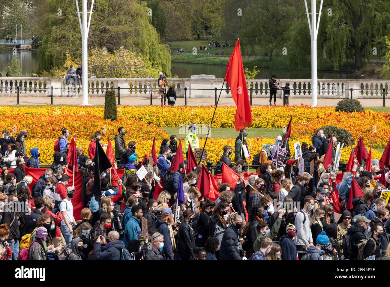 Une foule de manifestants défilant lors de la manifestation « Kill the Bill » contre le nouveau projet de loi de police, Londres, 1er mai 2021 Banque D'Images