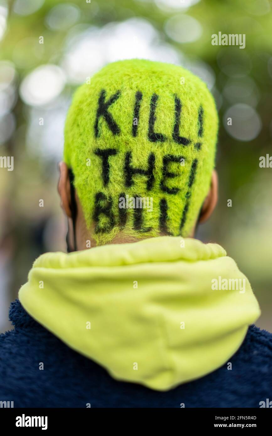 Dos de la tête d'un manifestant, montrant un texte lors d'une manifestation « Kill the Bill » contre un nouveau projet de loi sur la police, Londres, 1er mai 2021 Banque D'Images