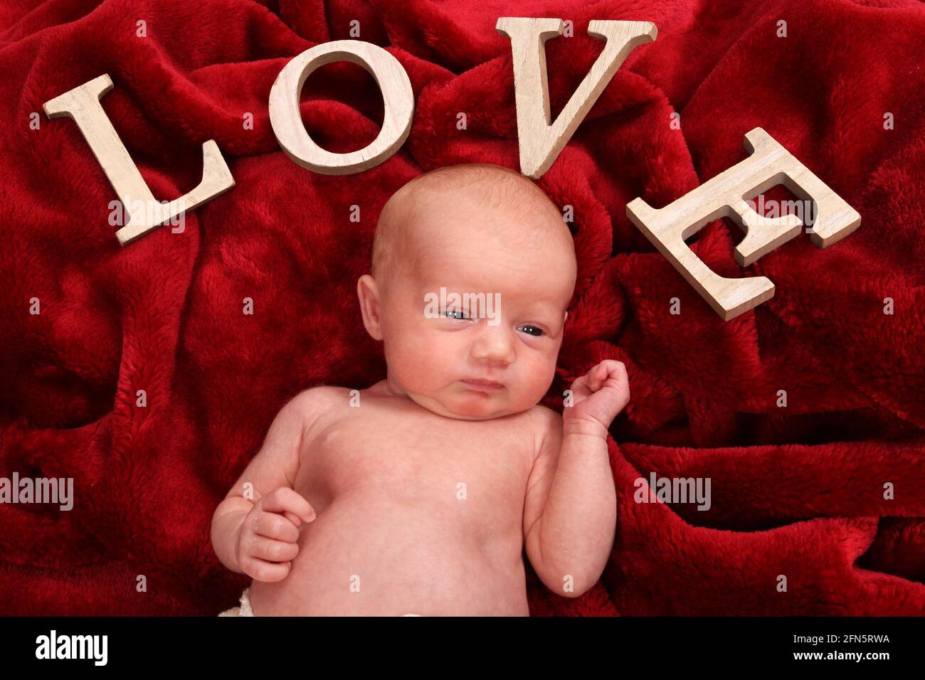 Hopital De Maternite Bebe Fille Pret A Rentrer A La Maison A La Famille Aimante Photo Stock Alamy