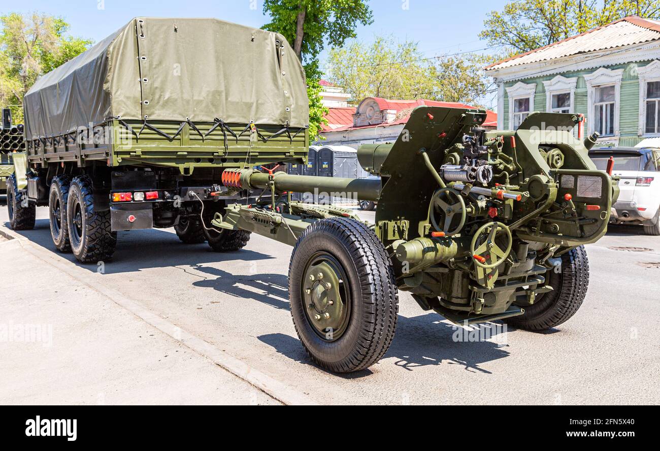 Samara, Russie - 6 mai 2021: L'obusier de 122 mm D-30 'Hammer' pour la parade Banque D'Images