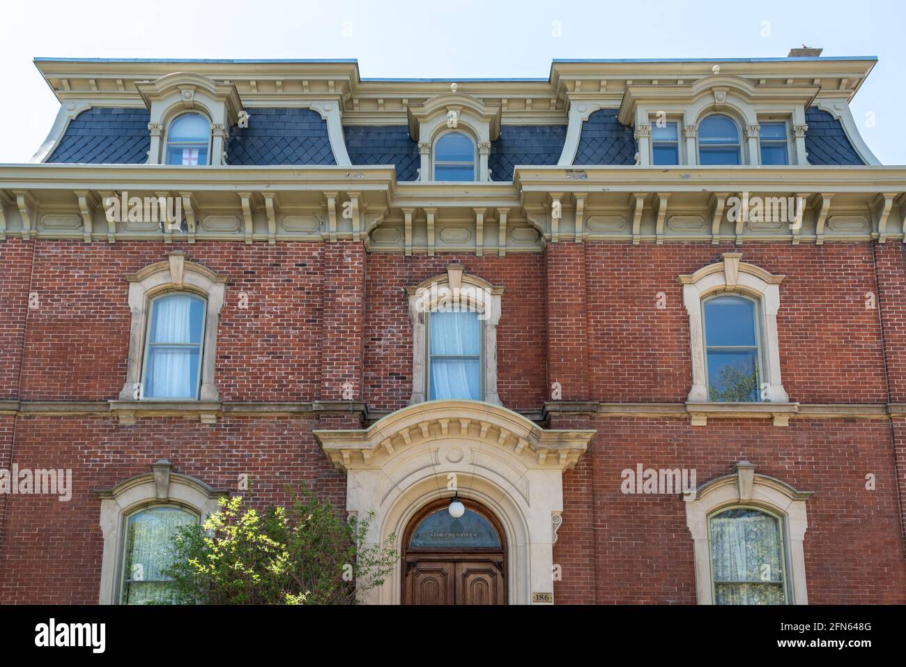 La maison du patrimoine George Brown à Toronto, Canada. Détails architecturaux de l'édifice de style second Empire. Banque D'Images