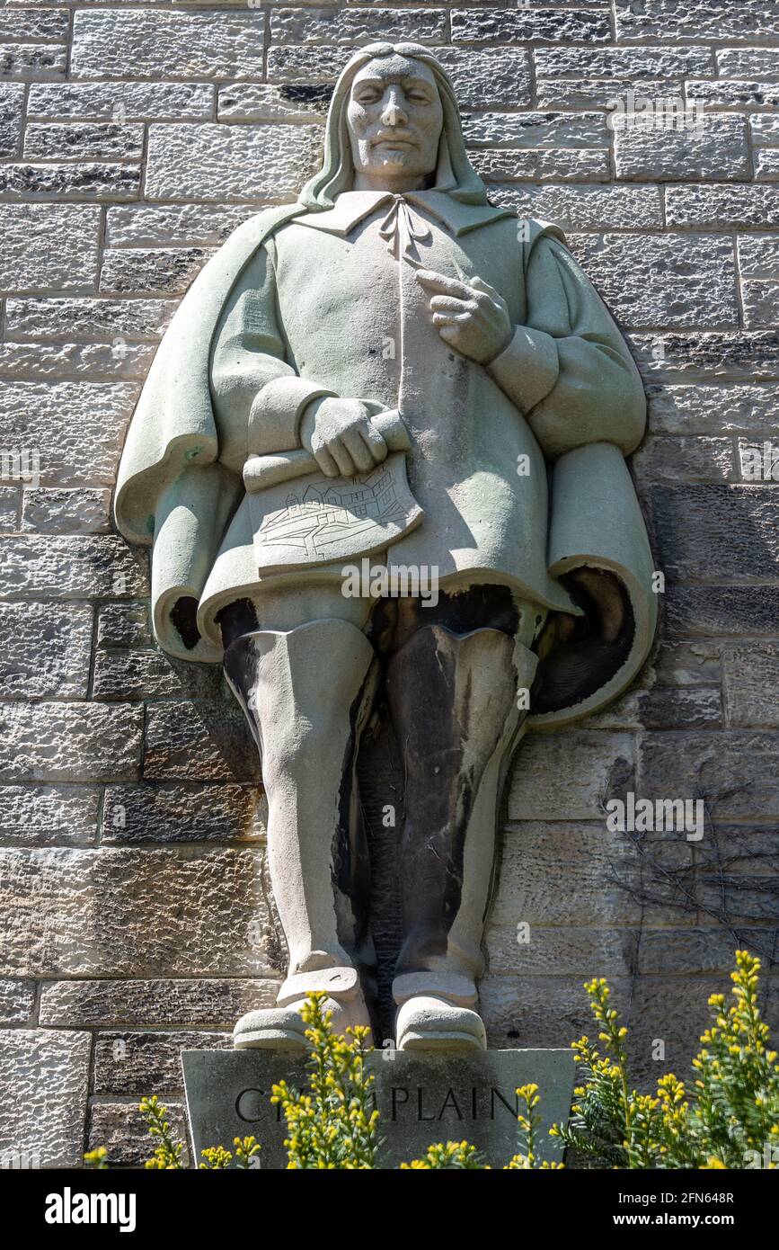 Statue ou sculpture de Samuel de Champlain. Détail de l'édifice Archives et Canadiana à Toronto, Canada. Banque D'Images