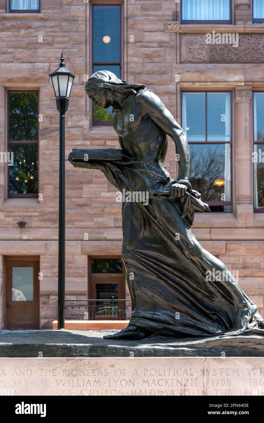 Partie du monument ou de la sculpture William Lyon Mackenzie (détail) Situé à l'ouest de l'Assemblée législative de l'Ontario Bâtiment (Queen's Park) Banque D'Images