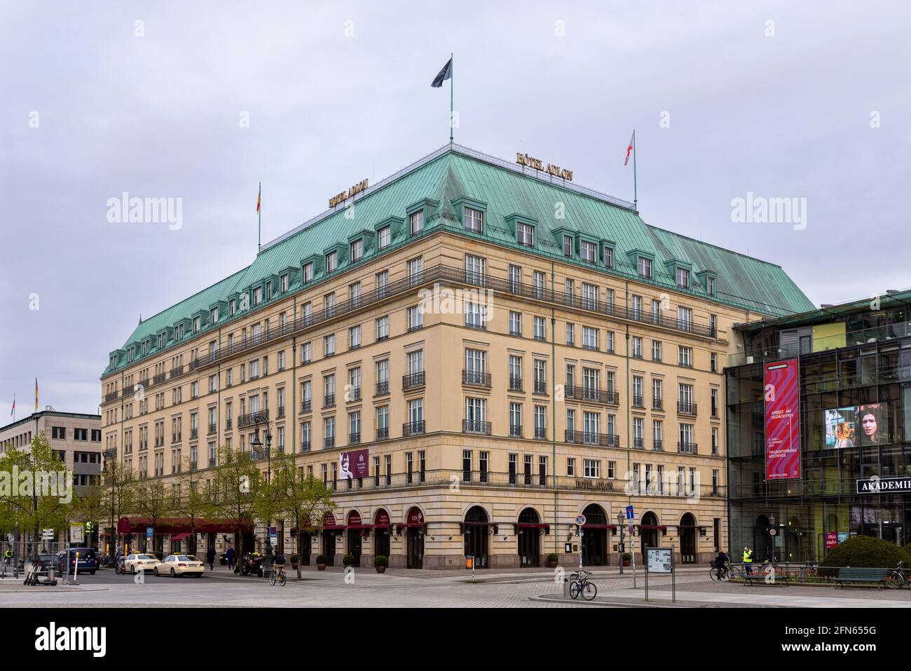 L'hôtel Adlon Kempinski à Berlin était à l'origine l'un des hôtels les plus célèbres d'Europe. Il fonctionne toujours juste à côté de la porte de Brandenburger. Banque D'Images