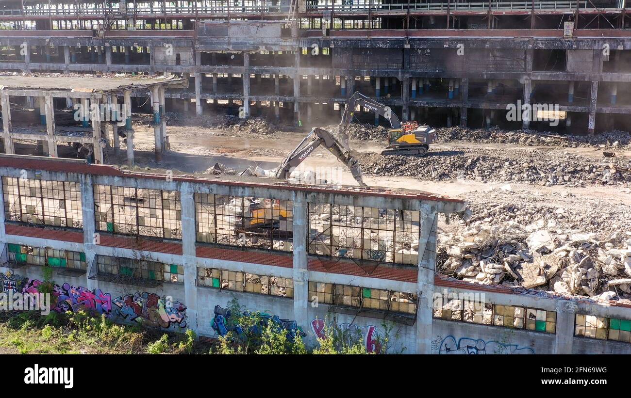 Detroit, Michigan - démolition de l'usine d'emboutissage Cadillac, vieille de près de 100 ans, qui est fermée depuis 1987. Une nouvelle usine de fabrication pour Banque D'Images