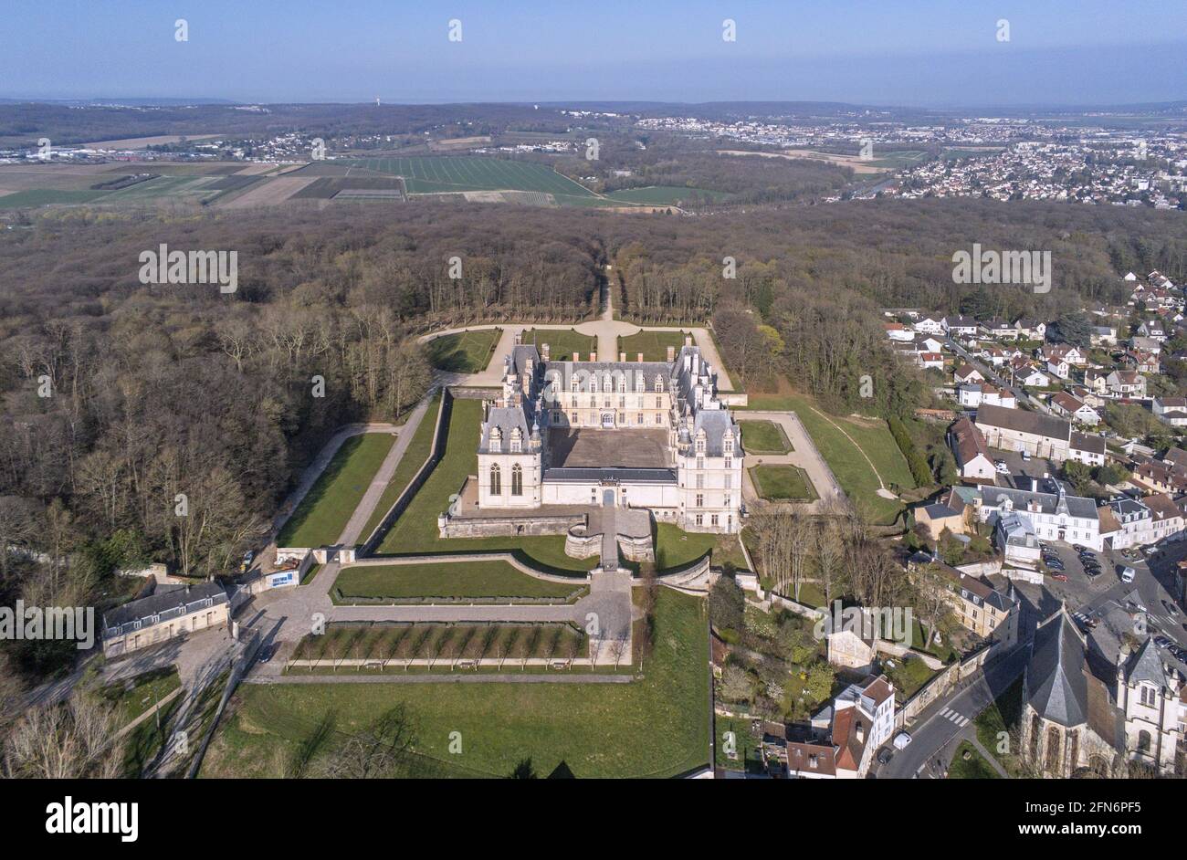 France, Val d'Oise, Écouen, château et Musée National de la Renaissance (vue aérienne) Banque D'Images
