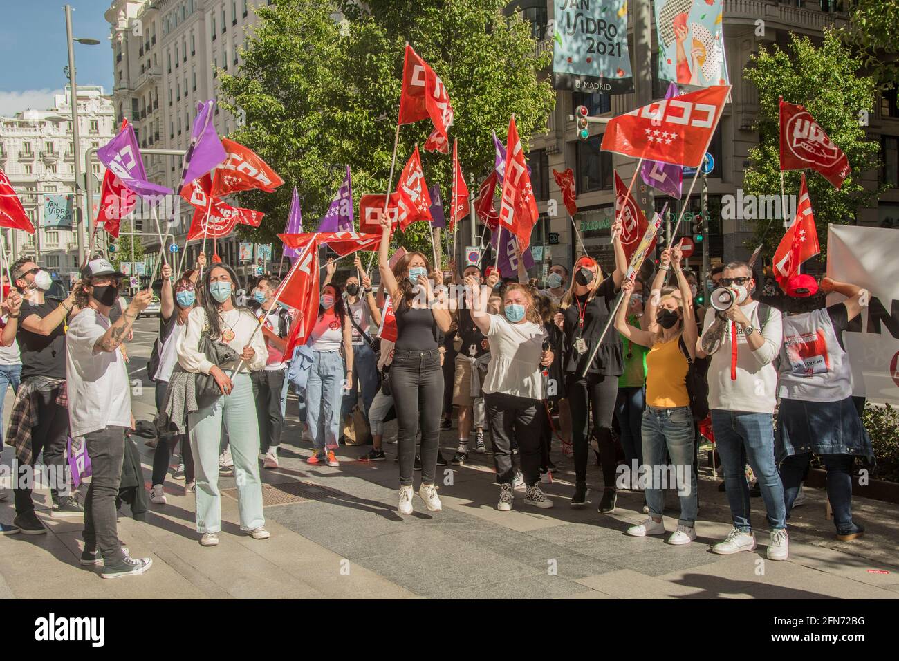 La chaîne textile suédoise H&M a annoncé la fermeture de neuf magasins à  Madrid et va appliquer un fichier de réglementation de l'emploi (ERE) dans  toute l'Espagne qui touche 20 % de