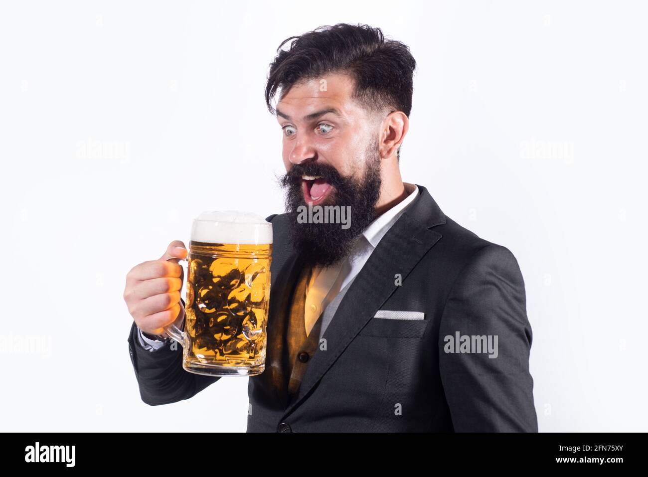 Biere Artisanale Drole D Homme Avec Un Verre De Biere Degustation Et Degustation Photo Stock Alamy