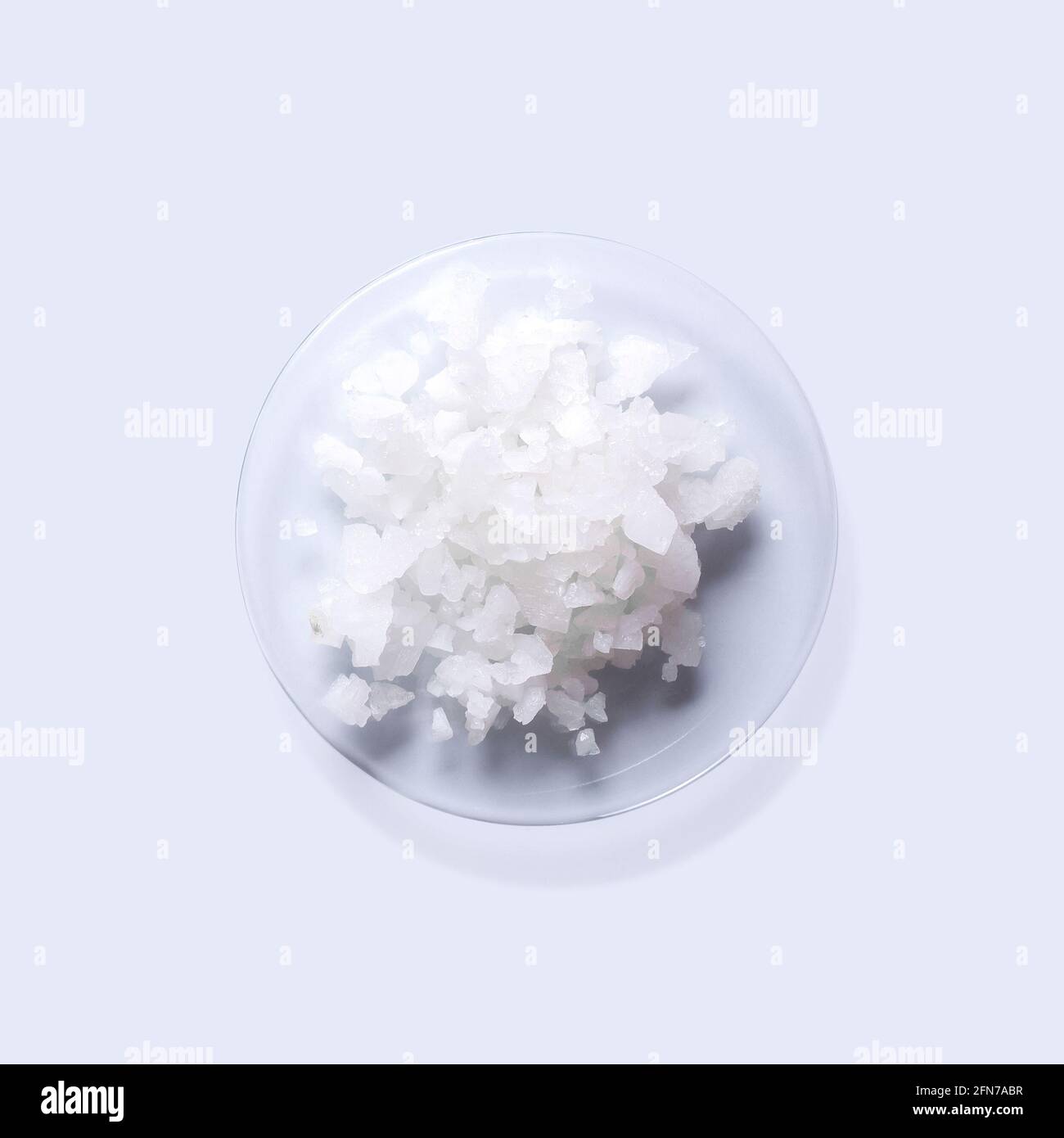 Produits spa en verre de montre chimique. (Sel de mer) Banque D'Images