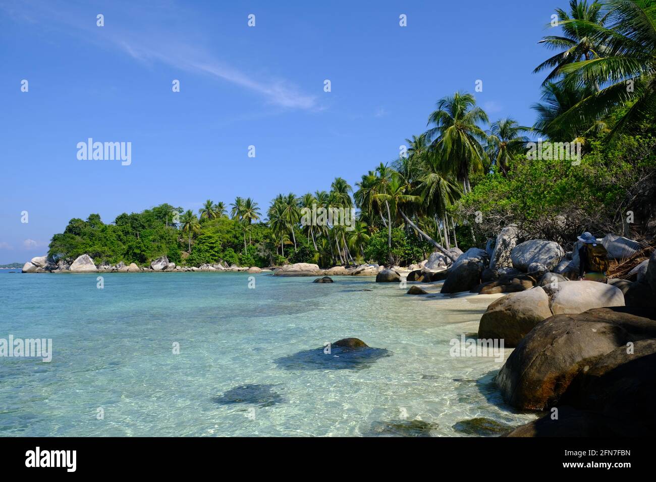 Indonésie Iles Anambas - littoral rocheux de l'île de Telaga Banque D'Images