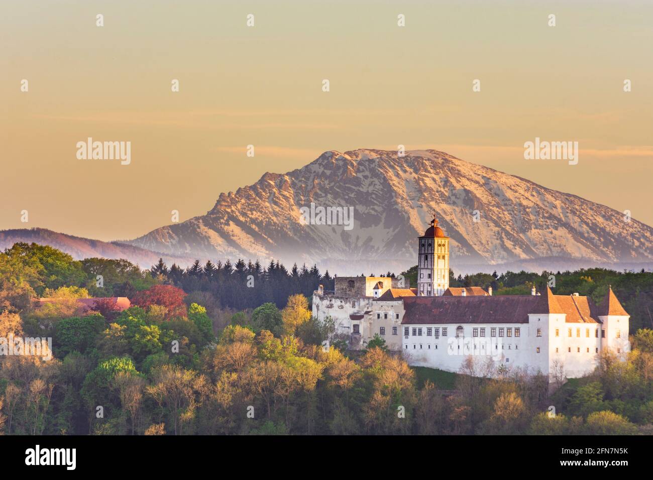 Schollach: Château de Schallaburg, montagne Ötscher, à Foehn vent jour à Mostviertel, Niederösterreich, Basse-Autriche, Autriche Banque D'Images