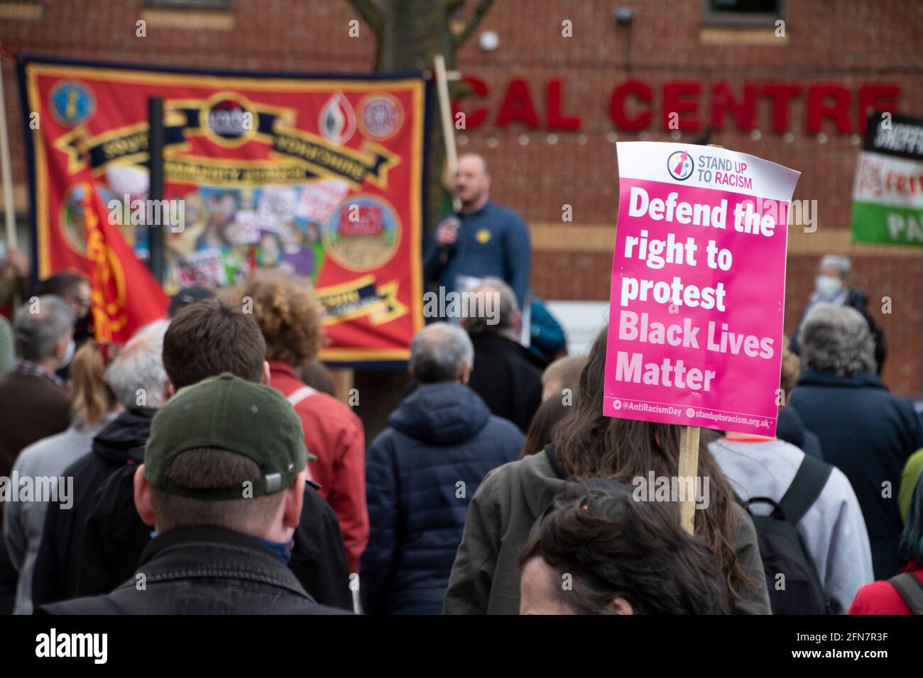 Sheffield, Royaume-Uni: 1er mai 2021 : les vies noires font l'objet d'un placcard lors de la Journée internationale des travailleurs et tuent la protestation de Bill, Devonshire Green Banque D'Images