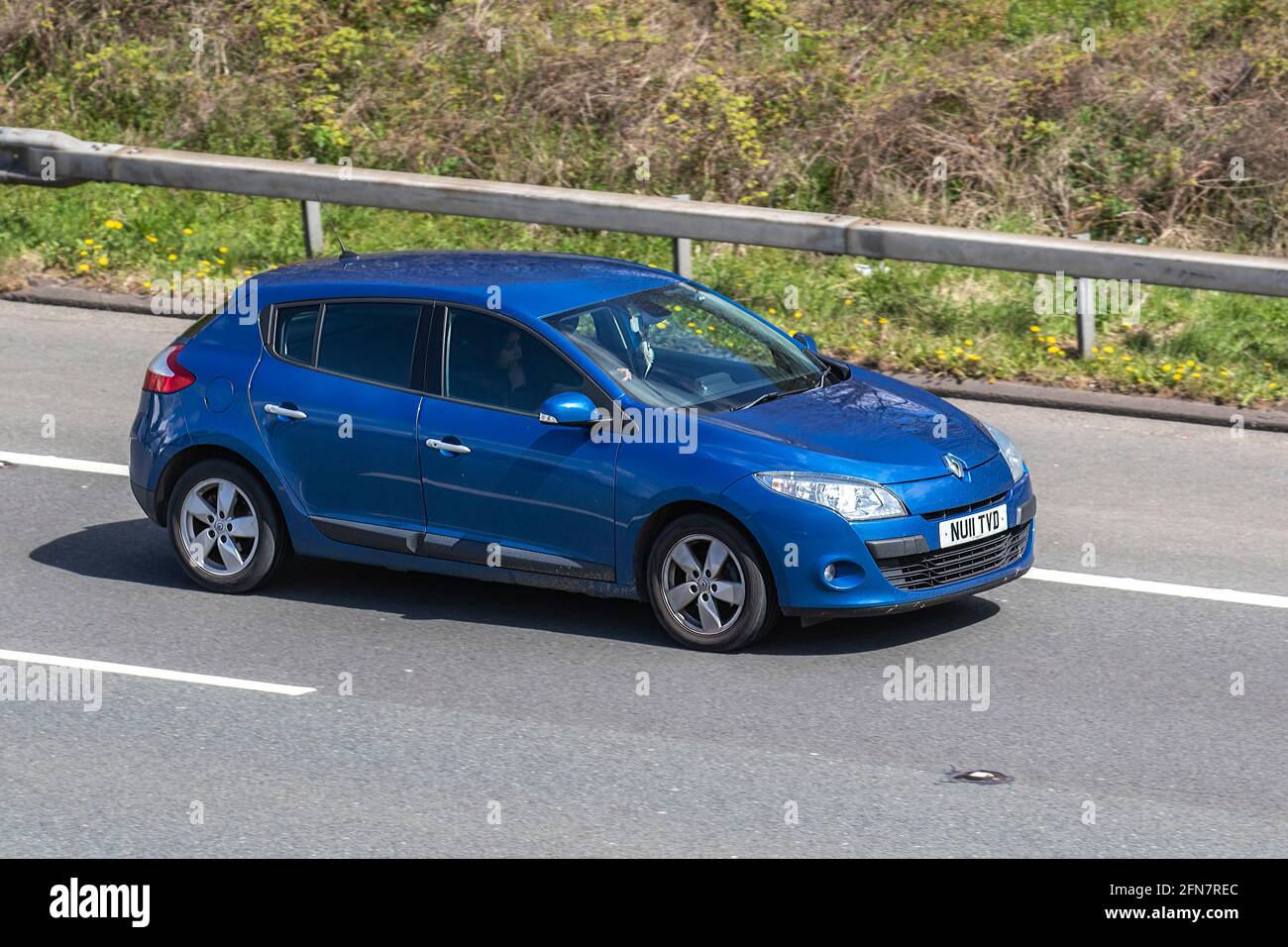 2011 bleu Renault Megane dynamique TomTom VVT; circulation automobile, véhicules en mouvement, voitures, véhicule roulant sur les routes britanniques, moteurs, automobile sur l'autoroute M6 réseau routier britannique. Banque D'Images