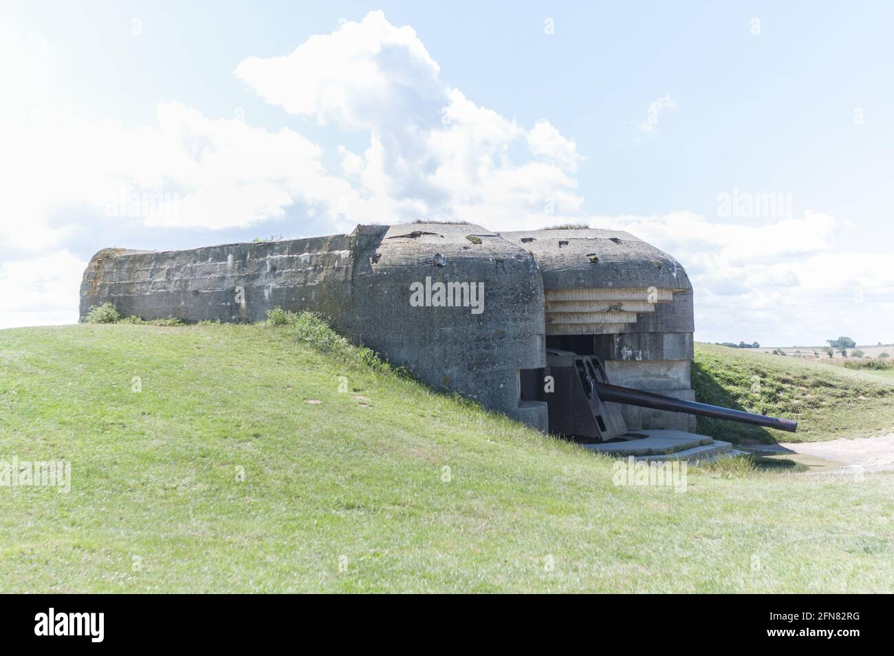 Vue latérale des sites d'atterrissage alliés, batterie côtière allemande en Normandie, France Banque D'Images