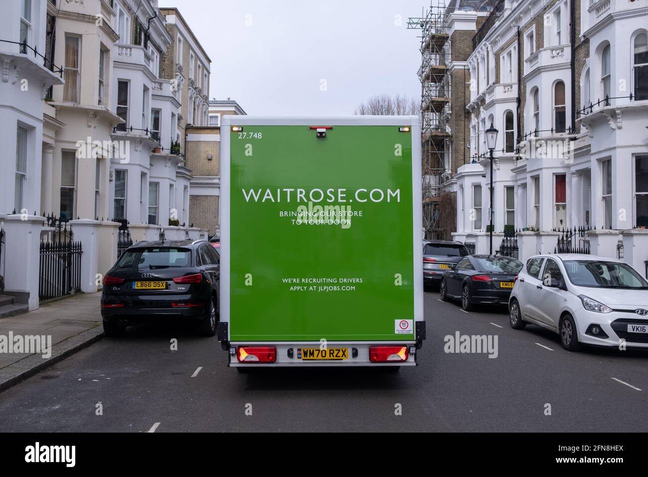 Londres- Royaume-Uni : camion de livraison Waitrose sur la rue urbaine de Londres Banque D'Images