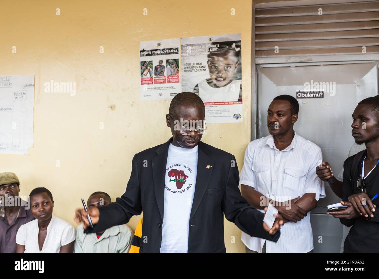 James Mutende visite une clinique rurale à Mbale, en Ouganda Banque D'Images