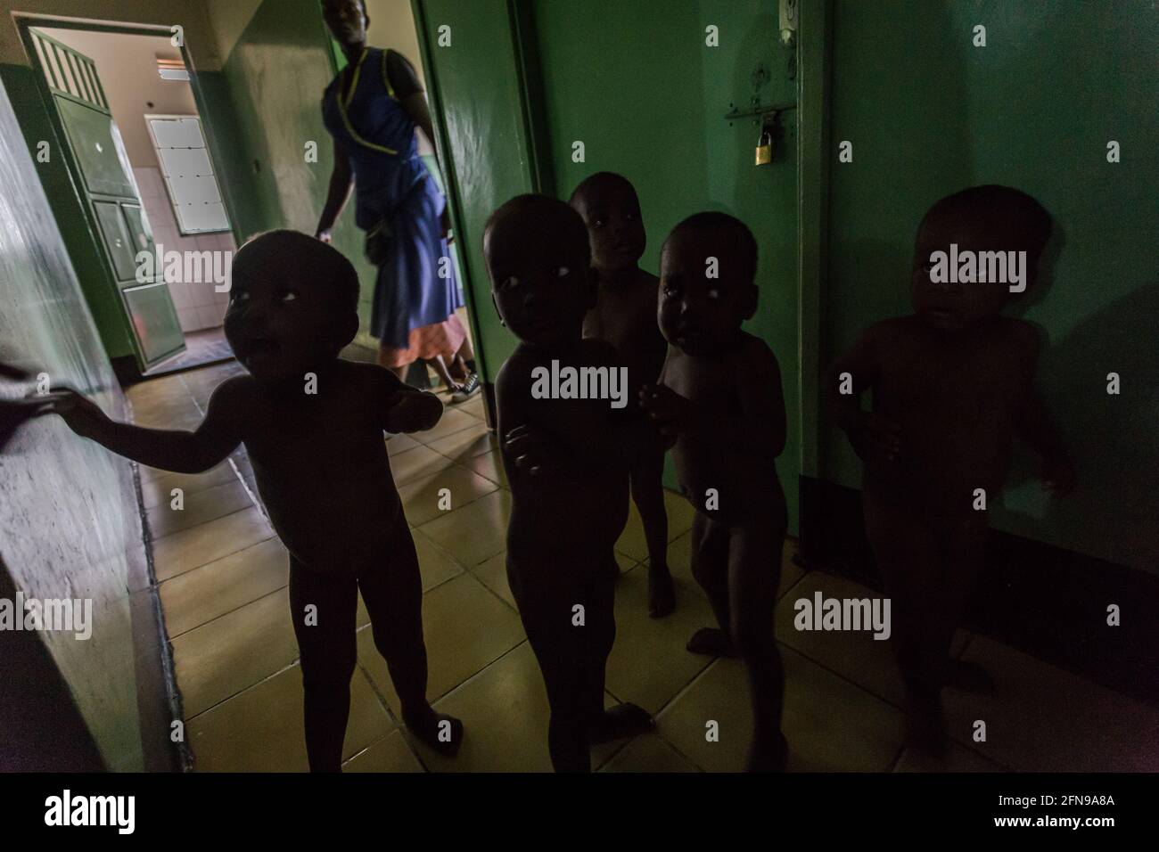 orphelinat-dans-les-zones-rurales-de-l-est-de-l-ouganda-photo-stock-alamy
