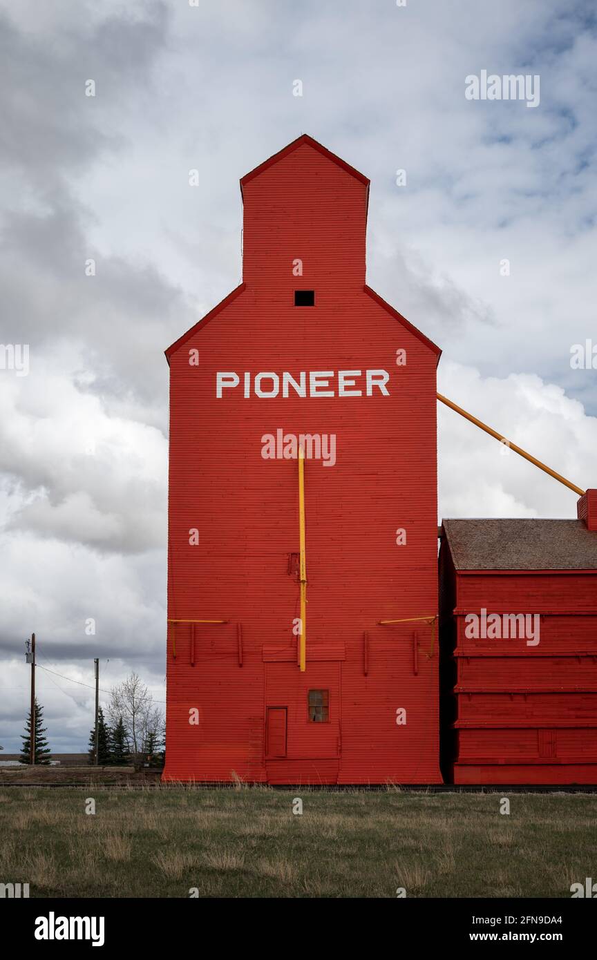 Mossleigh (Alberta) - 1er mai 2020 : ligne historique d'ascenseurs à Mossleigh (Alberta). Banque D'Images
