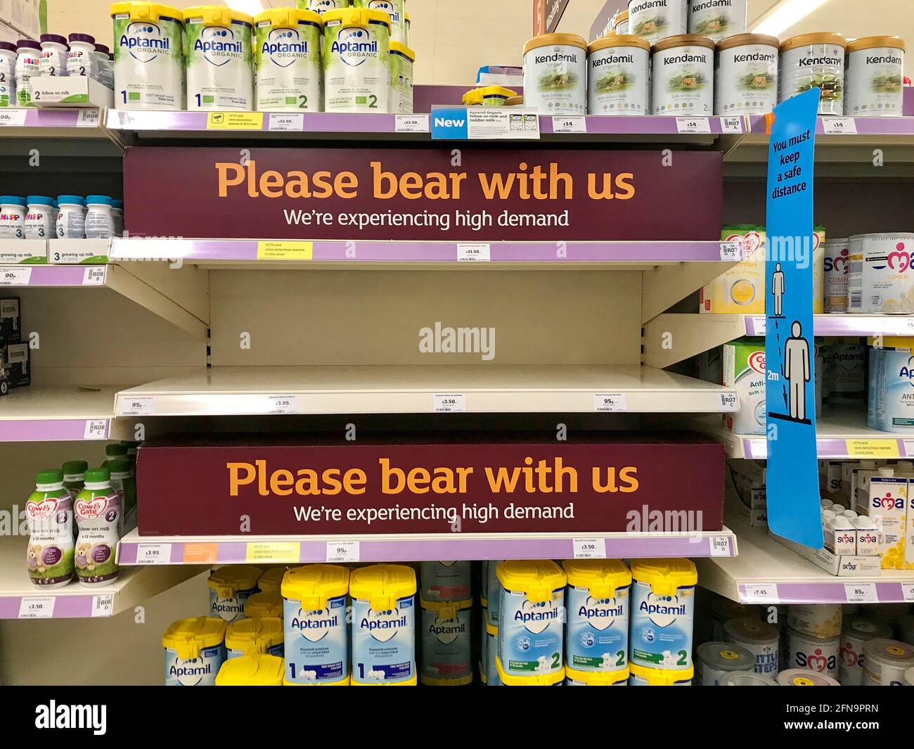 Southend Essex Royaume Uni 14 Mai 21 Les Parents De Jeunes Enfants Sont Confrontes A Des Etageres Vides Apres Une Penurie D Ingredients Pour Les Marques Populaires De Bebe Photo Stock Alamy