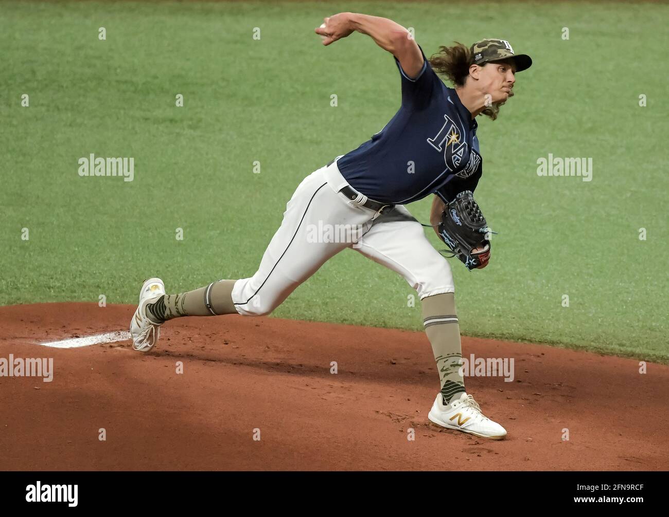 Saint-Pétersbourg, États-Unis. 15 mai 2021. Le lanceur de Tampa Bay Rays Tyler Glasnnow s'oppose aux mets de New York lors du premier repas d'un match de baseball au Tropicana Field à Saint-Pétersbourg, Floride, le vendredi 14 mai 2021. Photo de Steven J. Nesius/UPI crédit: UPI/Alamy Live News Banque D'Images