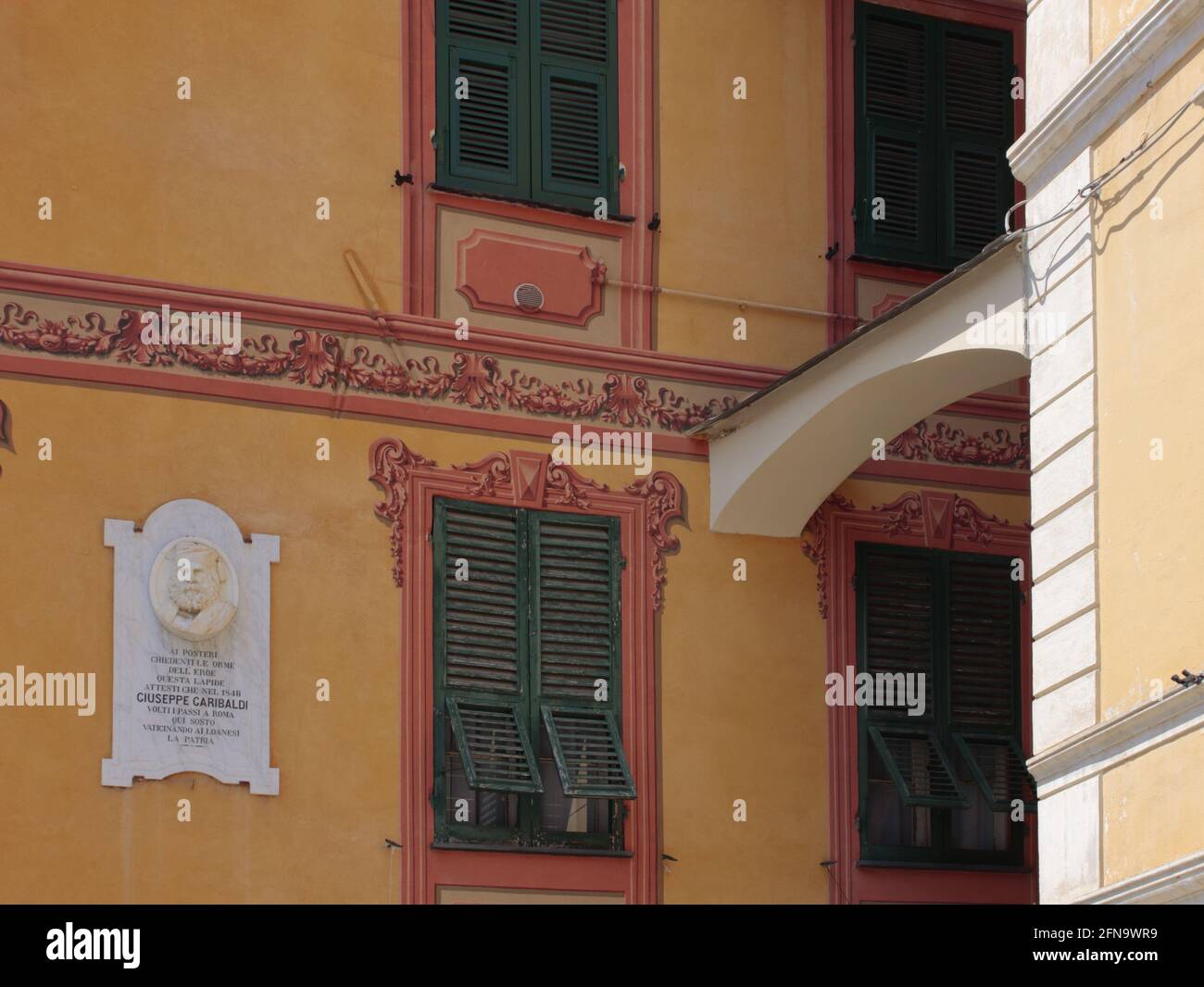 Musée de la maison d'orange d'une personne célèbre avec fenêtre verte cadres et ornements Banque D'Images