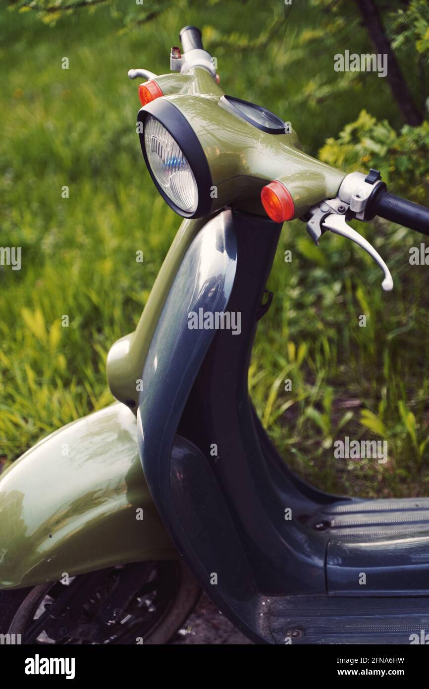 Mise au point sélective du scooter vespa. Photo de haute qualité Banque D'Images