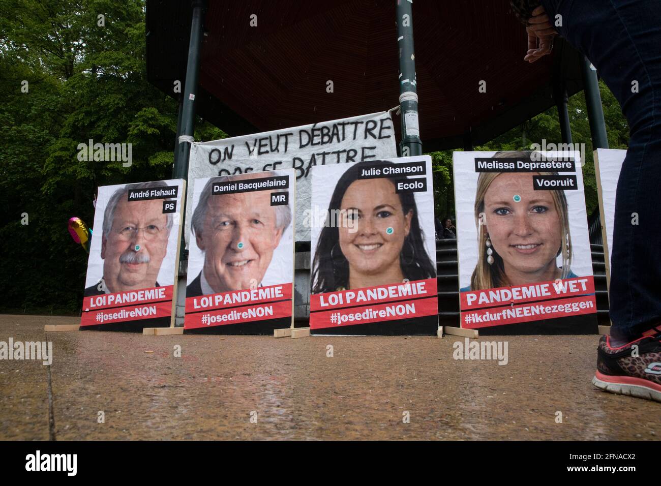 Portraits de politiciens illustrés à la deuxième édition du 'Démonstration mondiale pour la liberté - Belgique' au Bois De la Cambre - Ter Kameren Banque D'Images