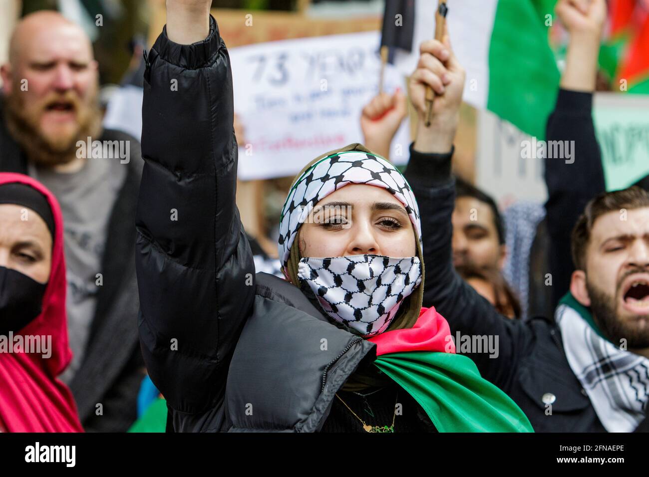 Bristol, Royaume-Uni. 15 mai 2021. Les partisans pro-palestiniens sont photographiés alors qu'ils défilent à Bristol dans une marche de protestation pour montrer leur solidarité avec le peuple palestinien. La marche de protestation et le rassemblement ont été organisés pour permettre aux gens de manifester leur soutien et leur solidarité avec le peuple palestinien après 73 ans de Nakba et pour protester contre les récentes actions d'Israël à Gaza. Credit: Lynchpics/Alamy Live News Banque D'Images