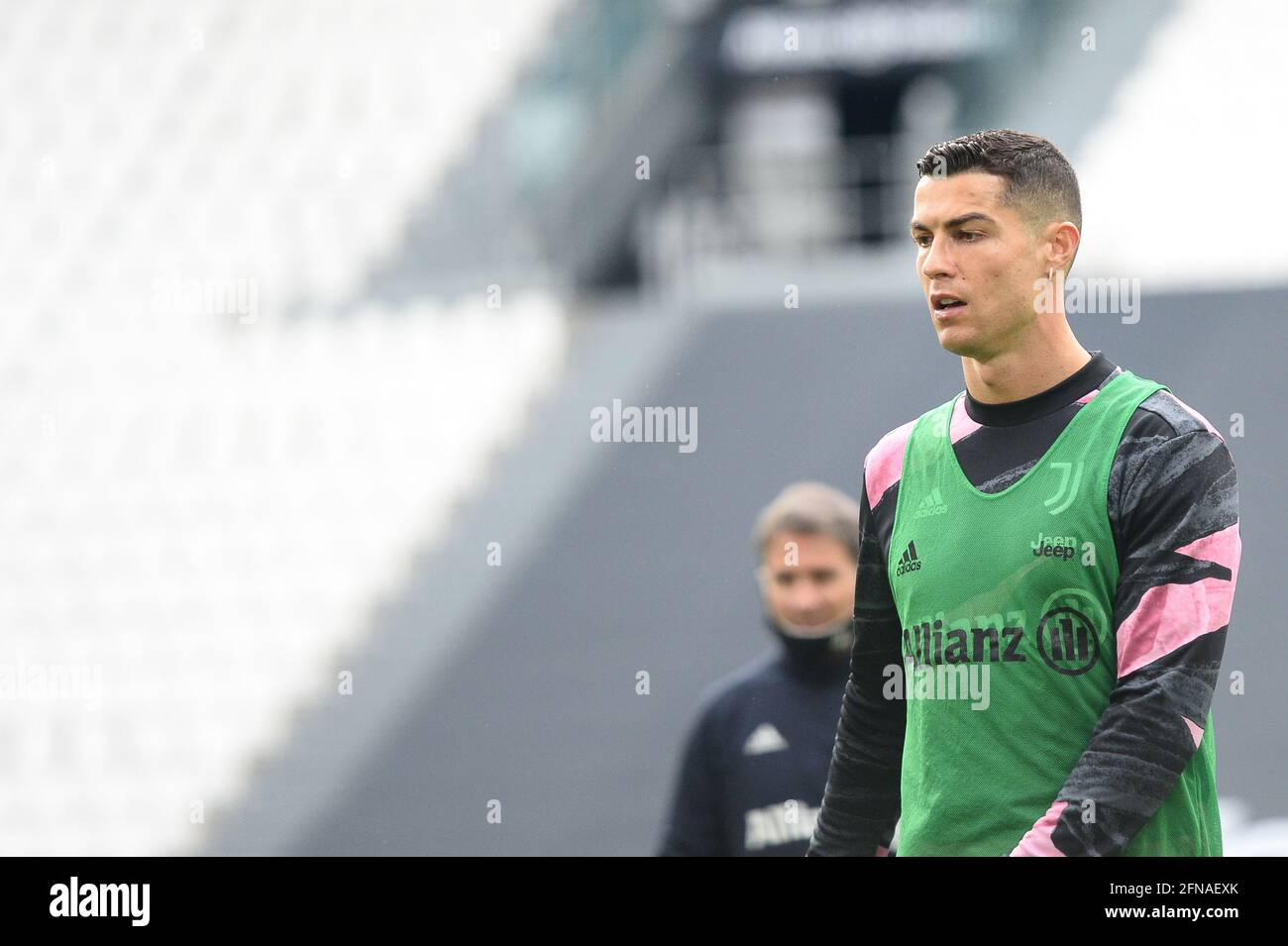 Cristiano Ronaldo de Juventus FC lors de la série UN match de football entre Juventus FC et Inter Milan. Les stades sportifs autour de l'Italie restent soumis à des restrictions strictes en raison de la pandémie du coronavirus, car les lois de distanciation sociale du gouvernement interdisent aux fans à l'intérieur des lieux, ce qui entraîne le jeu derrière des portes fermées. Juventus a gagné 3-2 sur Inter Milan Banque D'Images