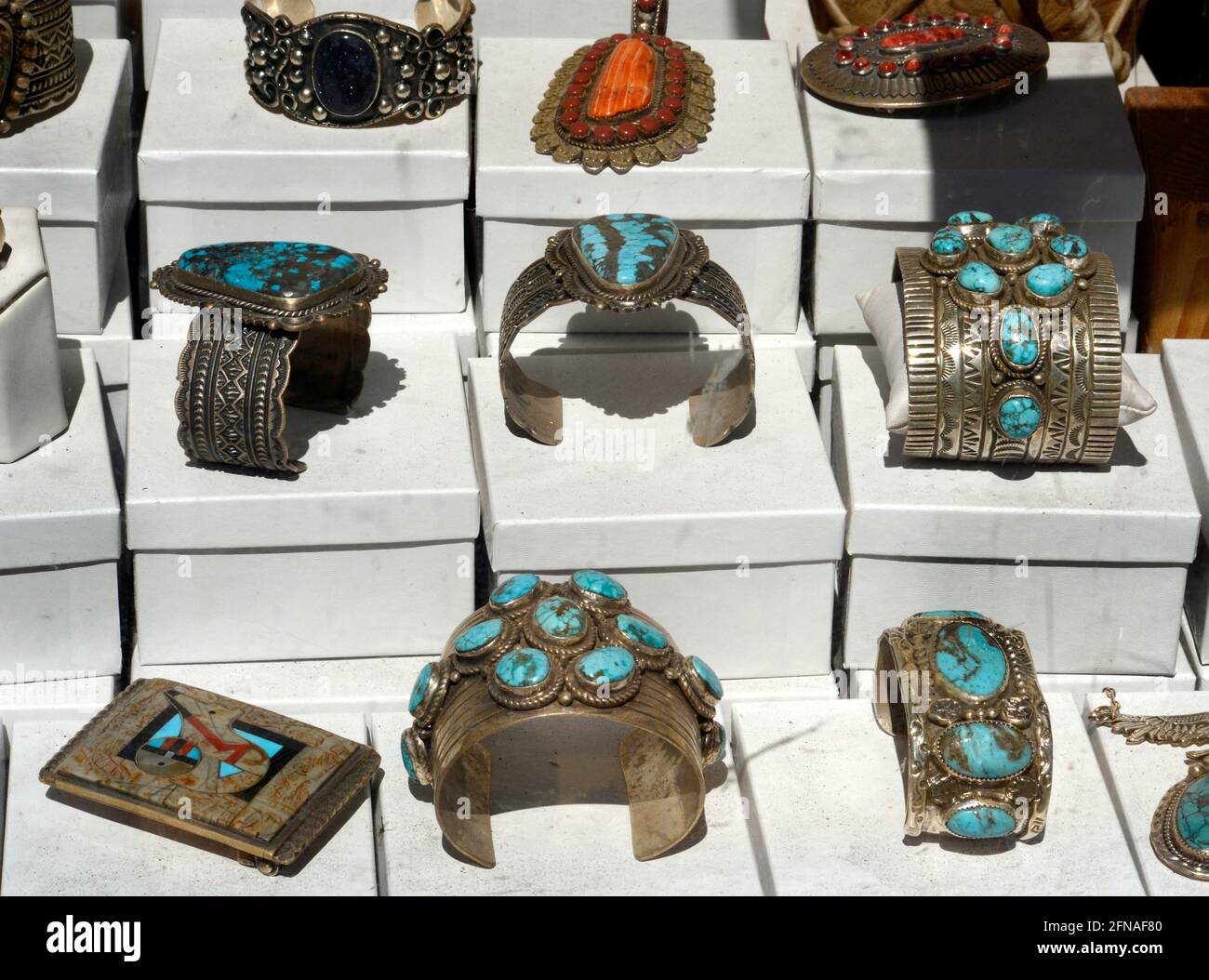 Bijoux d'argent et de turquoise d'origine américaine à vendre dans un  magasin de détail à Santa Fe, Nouveau-Mexique Photo Stock - Alamy