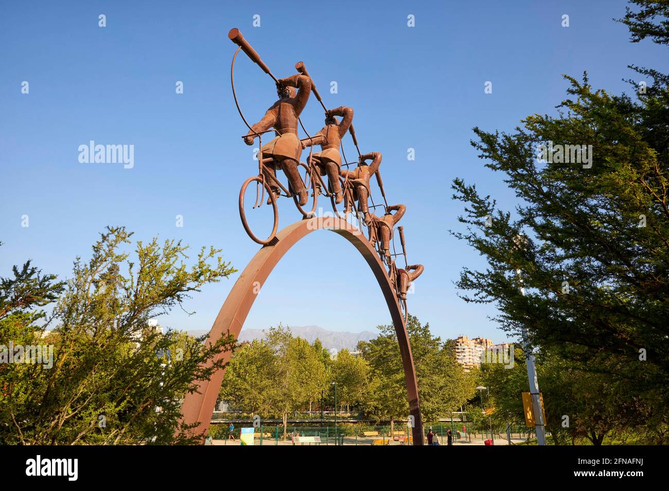 La sculpture de la Busqueda dans le parc de Bicentenario Vitacura Parque Bicentenario by Hernan Puelma à Santiago Chili Amérique du Sud Banque D'Images