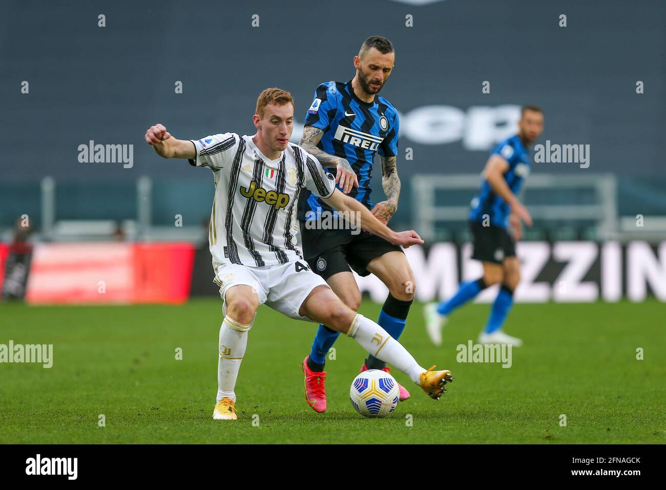 Dejan Kulusevski de Juventus FC et Marcelo Brozovic de FC Internazionale pendant le match entre Juventus FC et FC Internazionale Chez Allianz Stadiu Banque D'Images