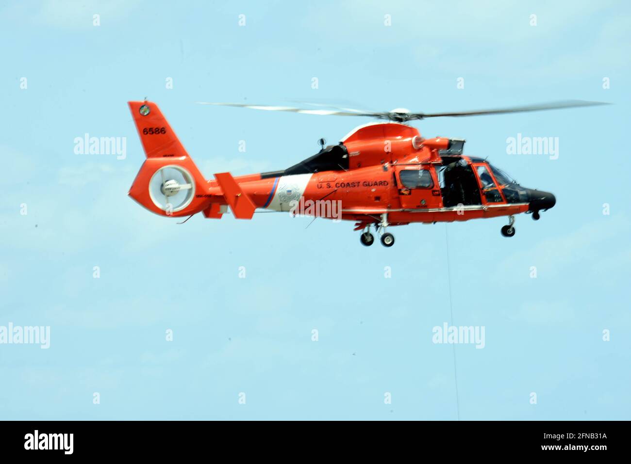 Melbourne. Comté de Brevard. Floride. ÉTATS-UNIS. 15 mai 2021. La cérémonie d'ouverture du Great Florida Air Show a eu lieu aujourd'hui à l'aéroport international d'Orlando Melbourne avec des remarques d'ouverture de la part du vice-maire de Melbourne, Tim Thomas, du commanditaire du spectacle, Kirsten Dreggors Northrop Grumman, du directeur exécutif de l'aéroport d'Orlando Melbourne, Greg Donovan, et de Jim Breen, du réseau de salons aériens. Crédit : Julian Leek/Alay Live News Banque D'Images