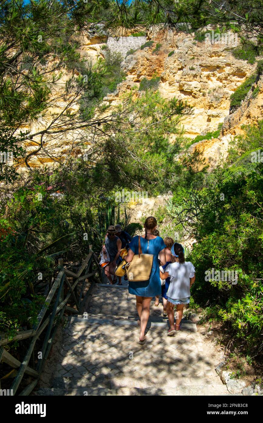 Aller à la plage en Algarve, le tourisme britannique au Portugal, Algarve, Albufeira Banque D'Images