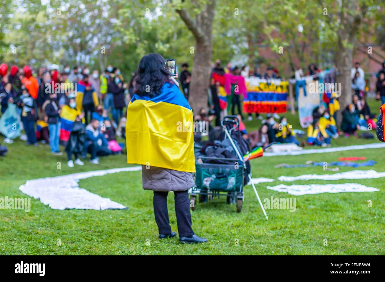 LONDRES, ROYAUME-UNI. 15 mai 2021. Les manifestants à une Vigile pour la Colombie, rendant hommage à ceux qui ont été tués en Colombie lors de manifestations anti-gouvernementales crédit: Jessica Girvan/Alay Live News Banque D'Images