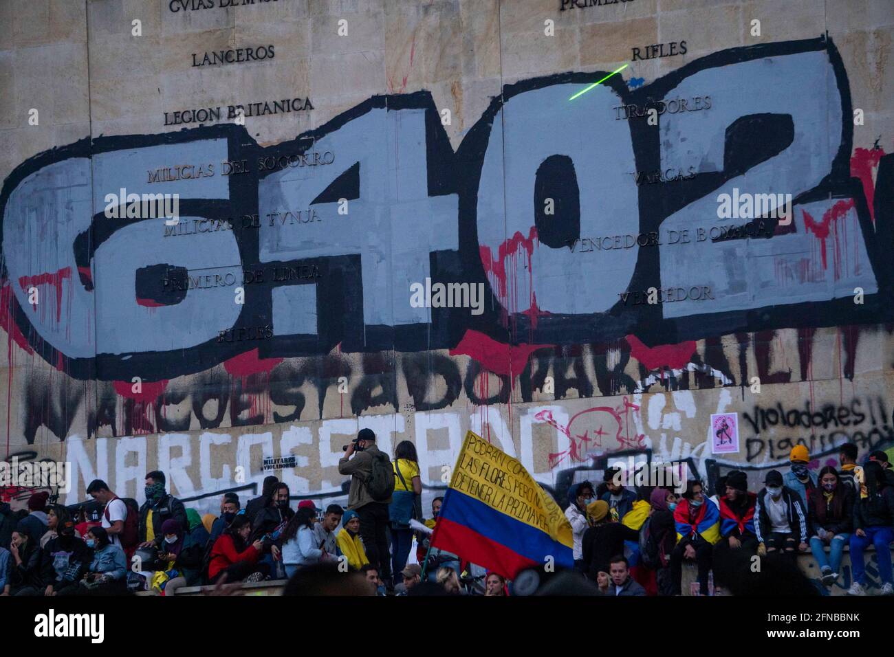 Le compte est bon - Page 39 Bogota-colombie-15-mai-2021-les-gens-peignent-un-graffiti-qui-dit-6402-en-reference-aux-faux-positifs-de-la-manifestation-le-jour-18-de-la-greve-nationale-a-bogota-credit-daniel-garzon-herazo-zuma-wire-alay-live-news-2fnbbnk