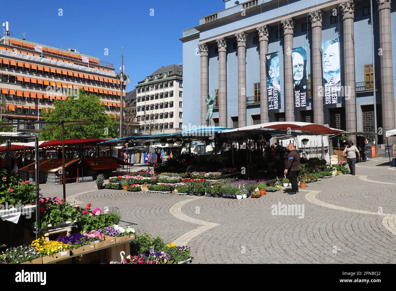 Stockholm, Suède - 12 mai 2021 : place de la ville de Hotorget (Haymarket) devant la salle de concert. Banque D'Images