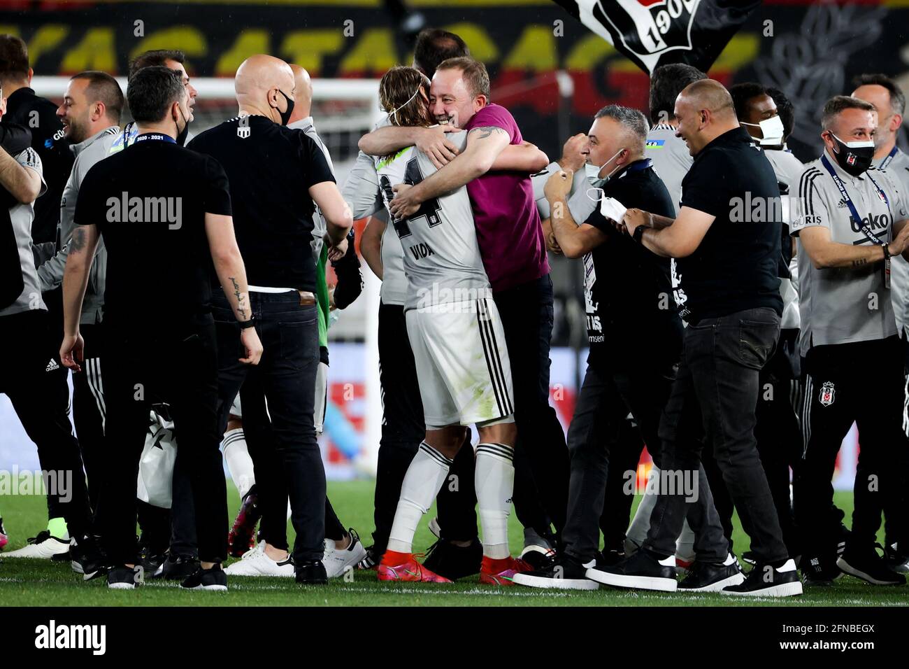 IZMIR, TURQUIE - 15 MAI : Besiktas célébrant le championnat pendant le match turc Super LIG entre Goztepe et Besiktas à Goztepe Gursel Aksel Stad Banque D'Images