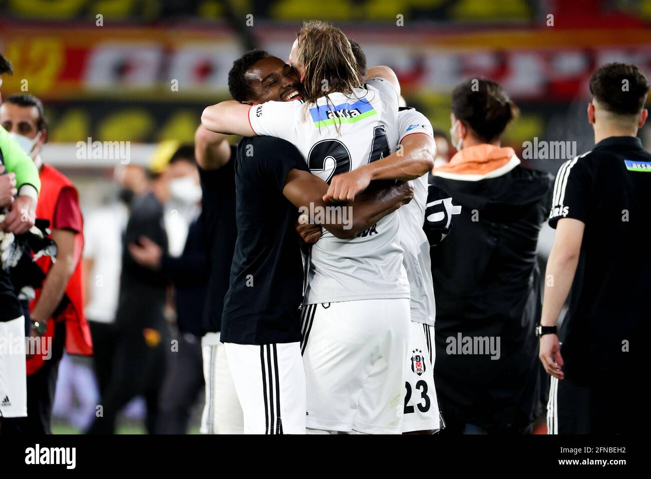IZMIR, TURQUIE - 15 MAI : Besiktas célébrant le championnat pendant le match turc Super LIG entre Goztepe et Besiktas à Goztepe Gursel Aksel Stad Banque D'Images