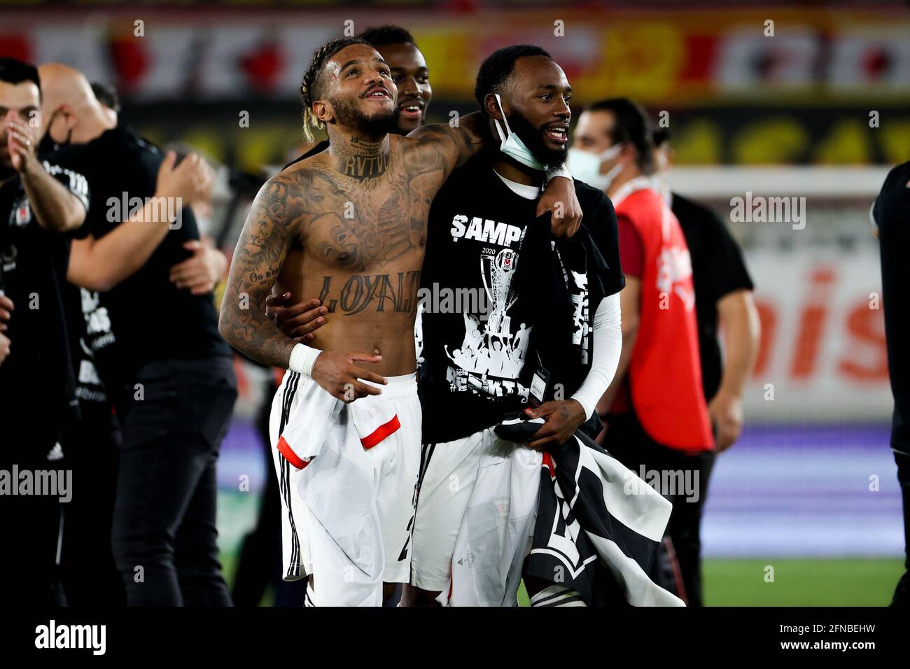 IZMIR, TURQUIE - 15 MAI : Besiktas célébrant le championnat pendant le match turc Super LIG entre Goztepe et Besiktas à Goztepe Gursel Aksel Stad Banque D'Images