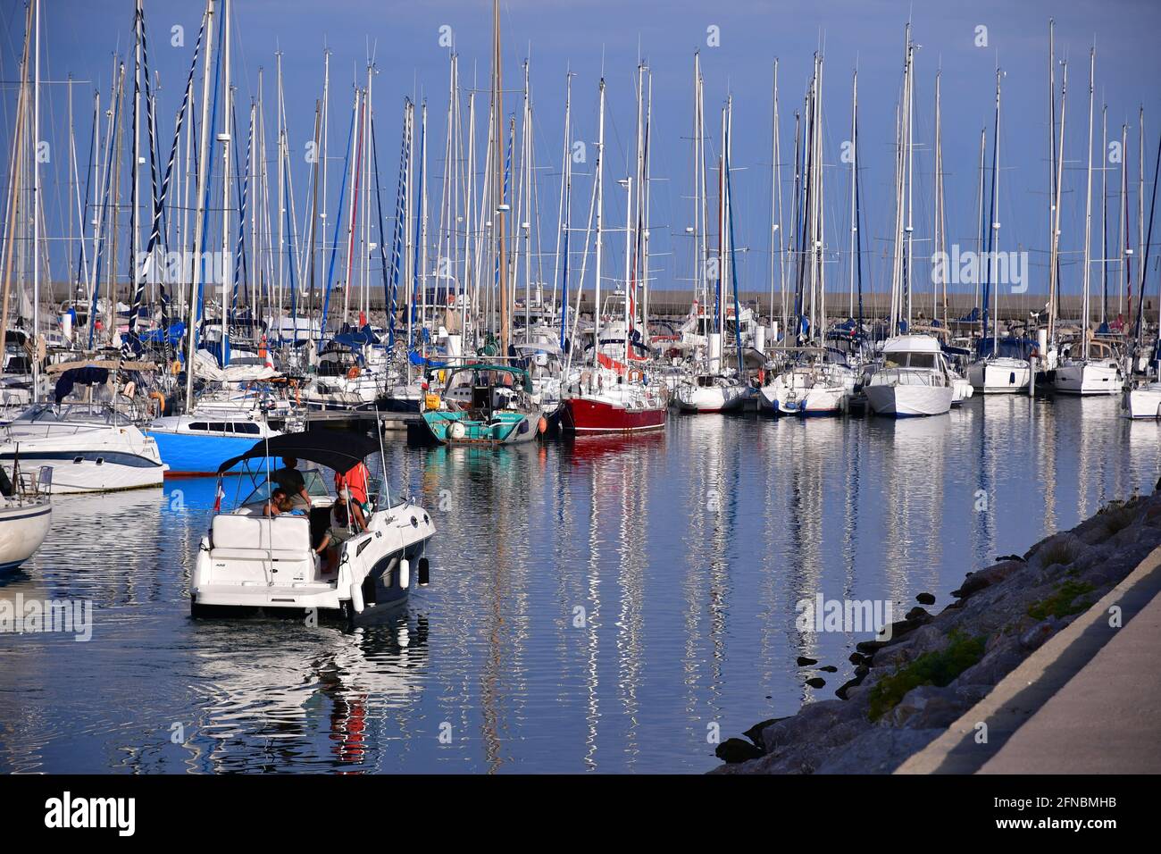 Bateaux sur le canal et le port à Palavas les Flots, Carnon Plage,  Montpellier, Occitanie, Sud de la France Photo Stock - Alamy