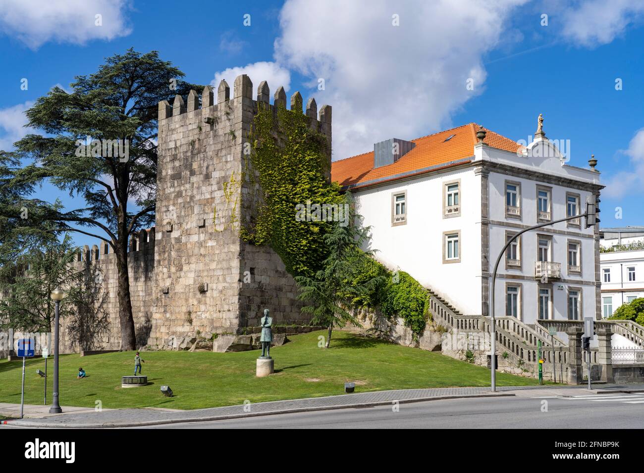 Turm der historischen Stadtmauer à Porto, Portugal, Europa | Tour de la ville historique de Porto, Portugal, Europe Banque D'Images