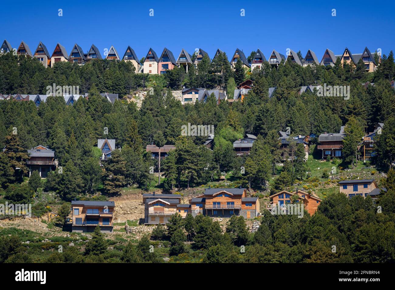 Village des angles au printemps (Pyrénées Orientales, Occitanie, France) ESP: Pueblo des angles en primavera (Pyrénées Orientales, Occitania Francia) Banque D'Images