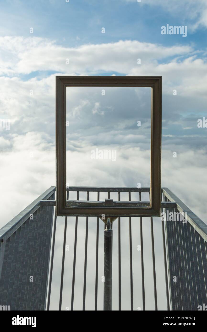 Une journée nuageuse aux cinq doigts au sommet du mont Krippenstein en Autriche près d'Obertraun dans les montagnes de Dachstein. Banque D'Images