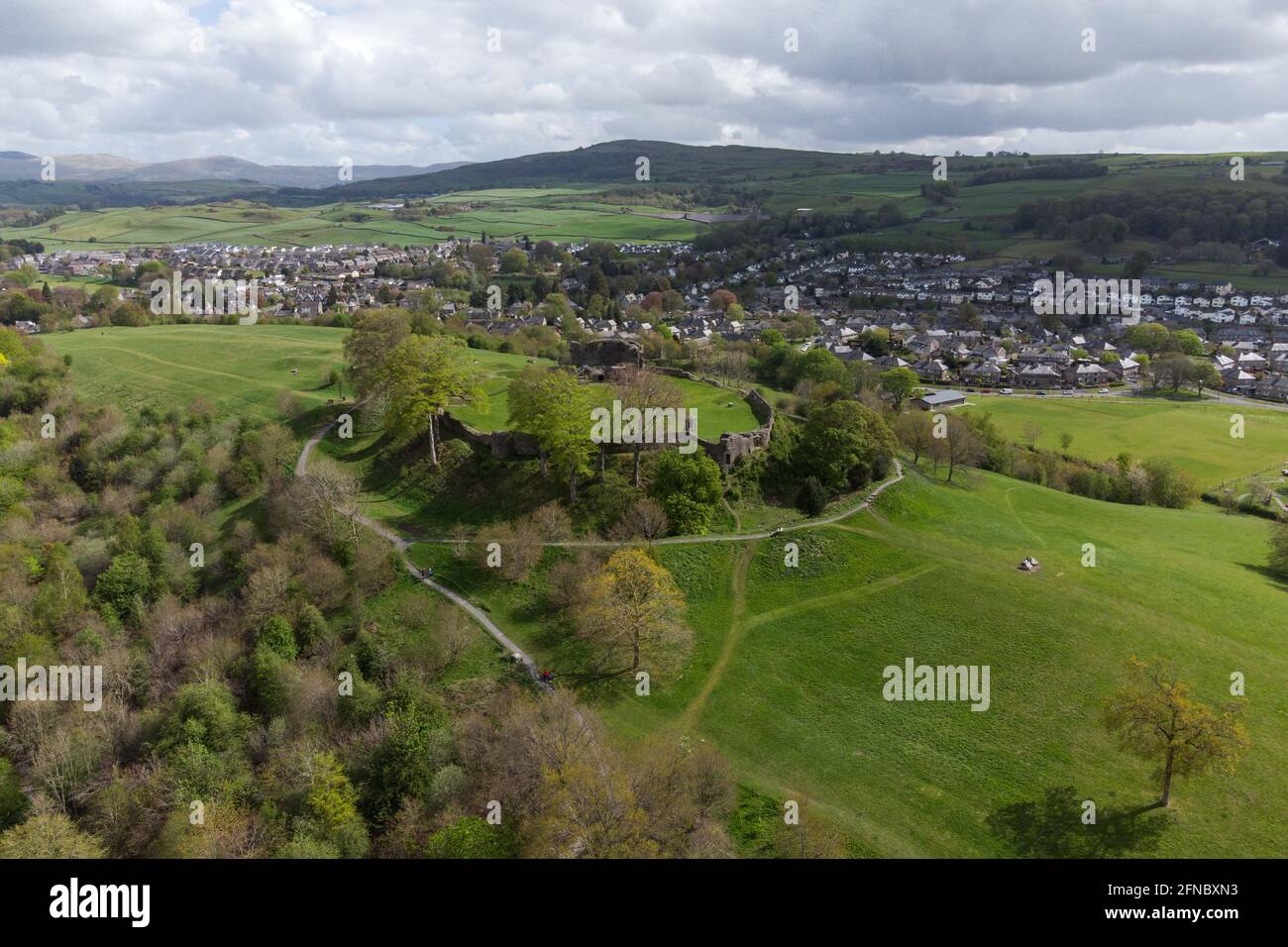 Château de Kendal, Kendal Cumbria, Angleterre. 11 mai 2021. Vues aériennes du château de Kendal. Le château a été construit au début des années 1200 Banque D'Images