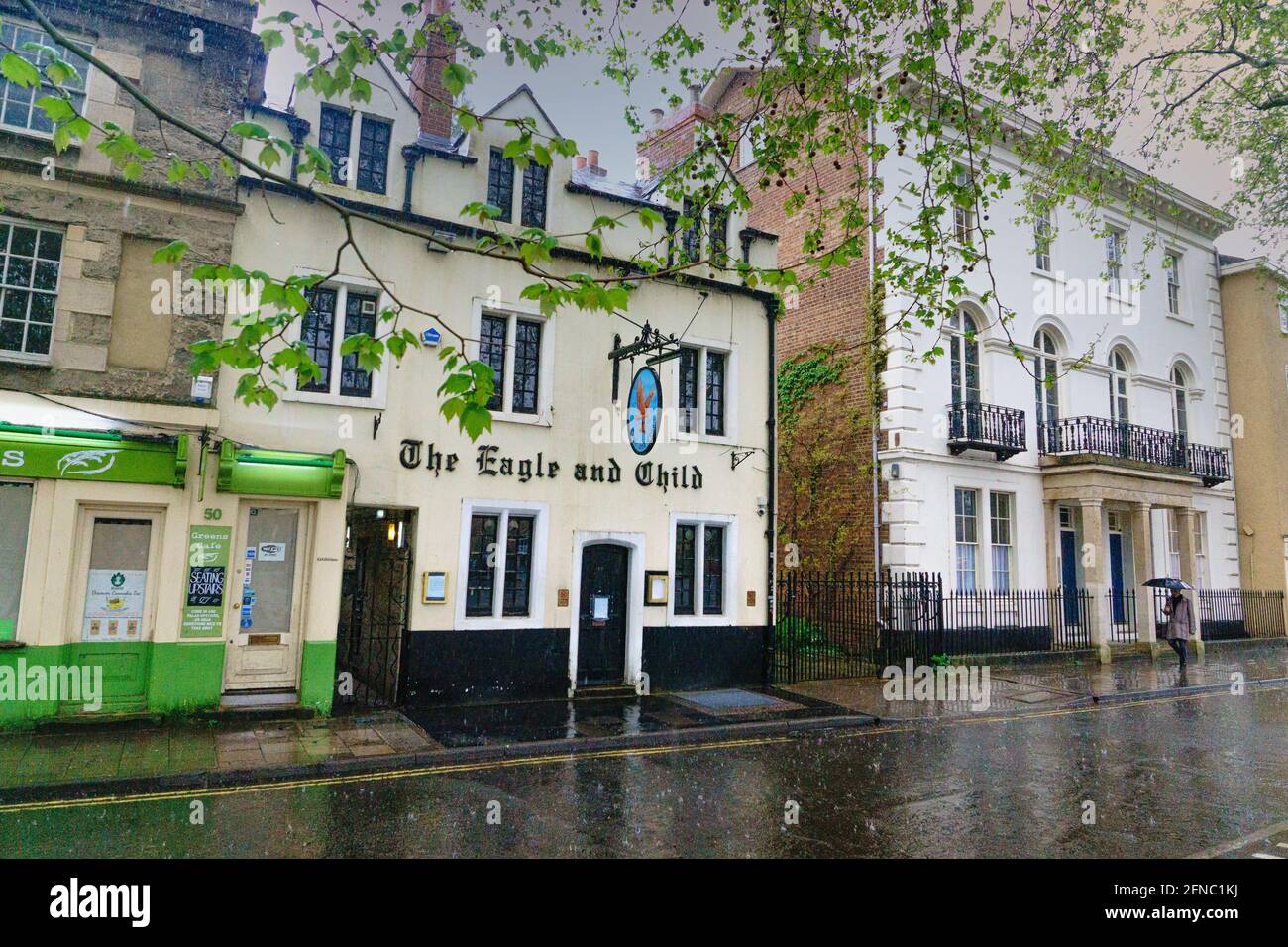 The Eagle and Child, l'un des plus anciens pubs d'Oxford, St Giles, Oxford, est en cours de rénovation pour convertir les étages supérieurs en chambres d'hôtel. Banque D'Images